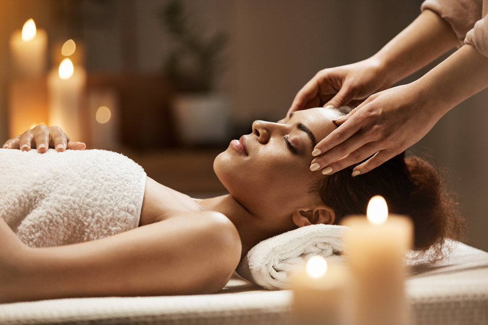Femme bénéficiant d'un massage